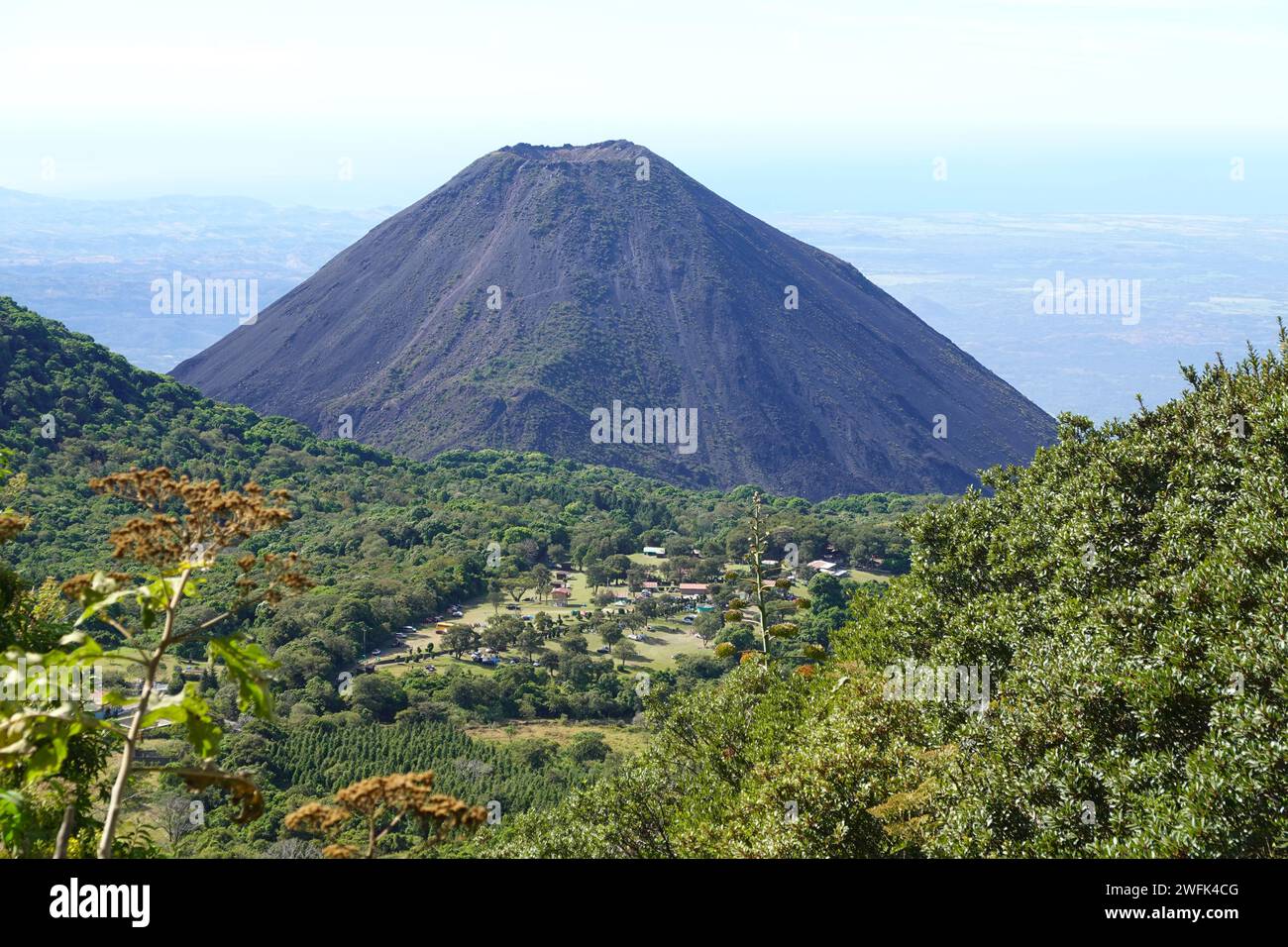 Izalco uno stratovulcano attivo vicino al vulcano Santa Ana, El Salvador, America centrale Foto Stock