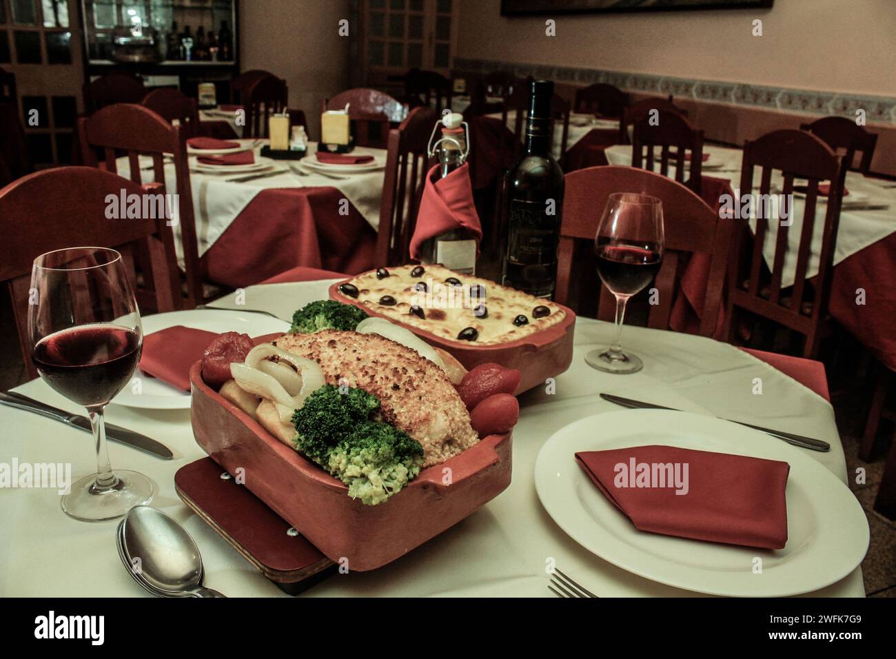 Piatto portoghese Bacalhau Gourmet e stile Zé do Pipo. Foto Stock