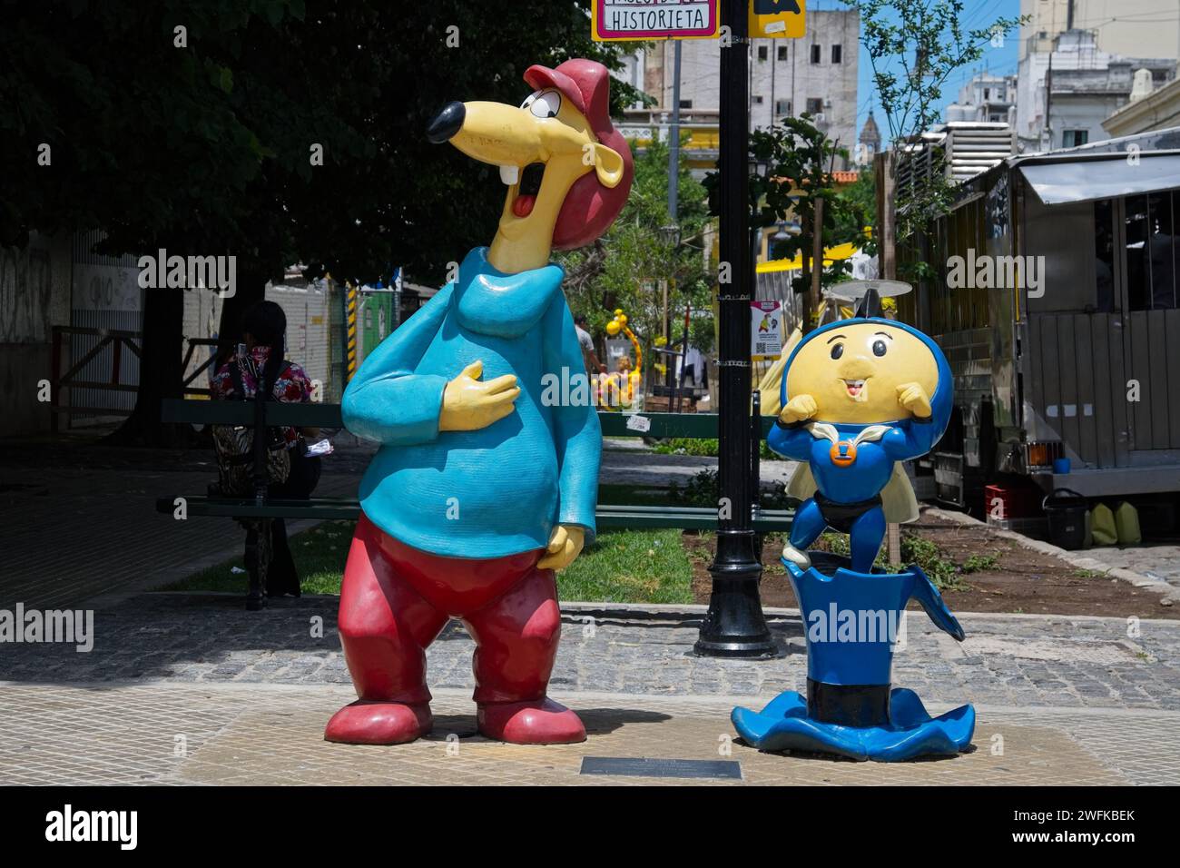 Il Paseo de la Historieta è dedicato all'umorismo grafico argentino e presenta sculture di alcuni dei personaggi a fumetti più amati del paese. Foto Stock