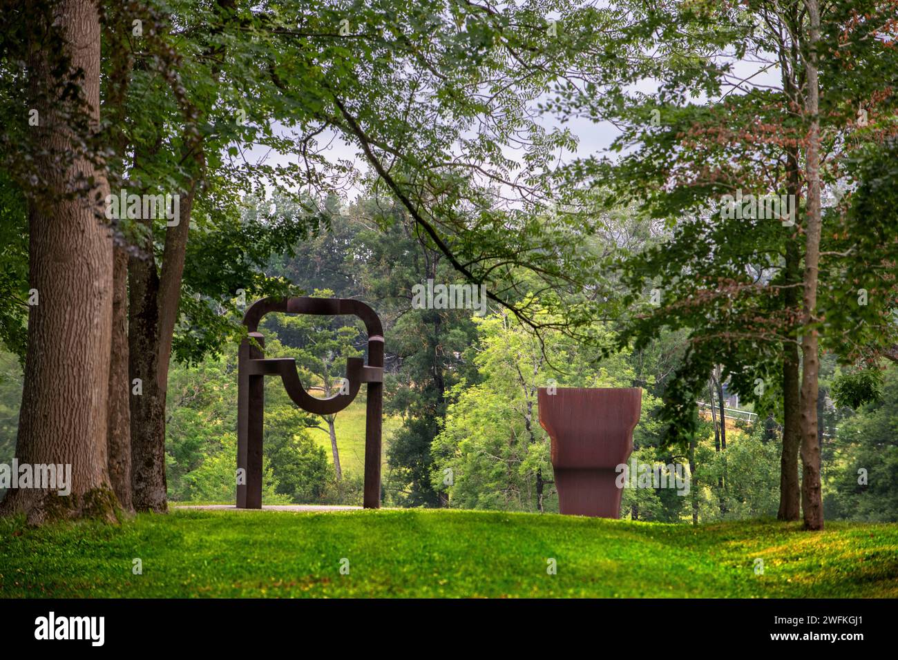 Museo Chillida-Leku, sculture nei giardini e nelle foreste dello scultore basco Eduardo Chillida, Hernani, Guipuzcoa, Paesi Baschi, Spagna. Foto Stock