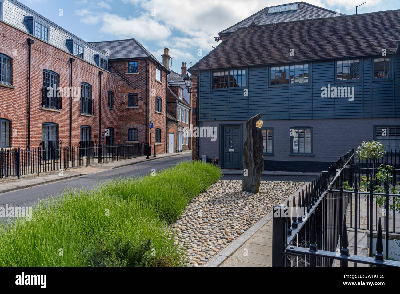 Il vecchio museo di Chichester, che è stato convertito in alloggi, si affaccia lungo East Row Street a Chichester, nel West Sussex Foto Stock