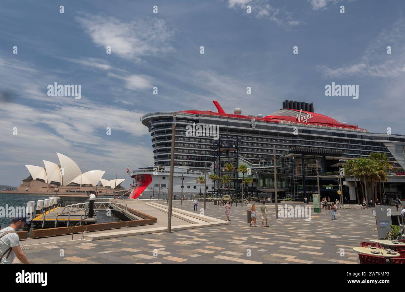 Nave da crociera Virgin Cruise, teatro dell'Opera di Sydney. Foto Stock