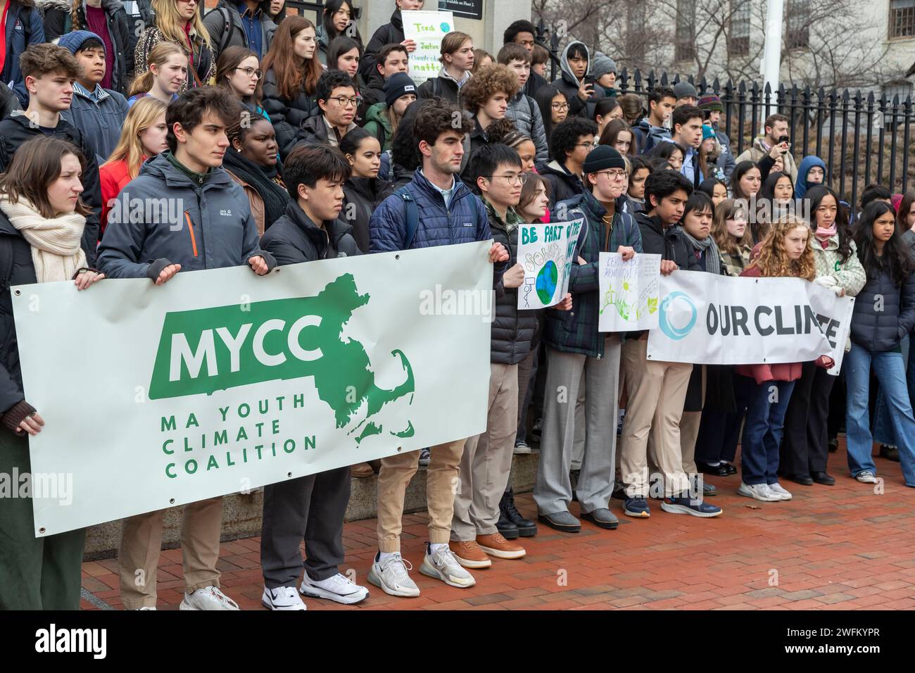 30 gennaio 2024. Boston, ma. La Massachusetts Youth Climate Coalition ha sostenuto un gruppo di leggi sulla giustizia climatica durante una manifestazione al di fuori della messa Foto Stock