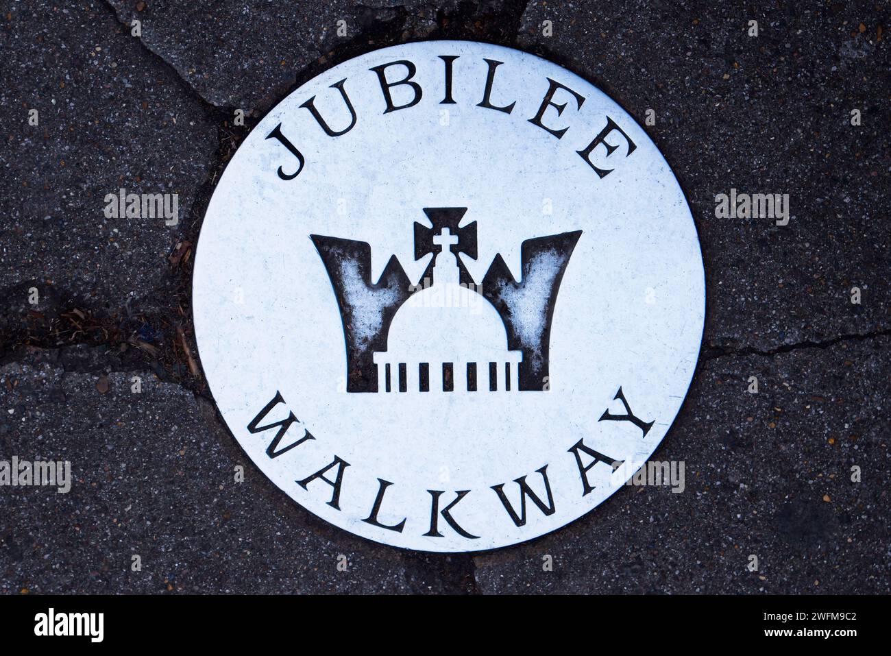 Jubilee Walkway Ground Marker all'esterno del British Museum di Londra Foto Stock