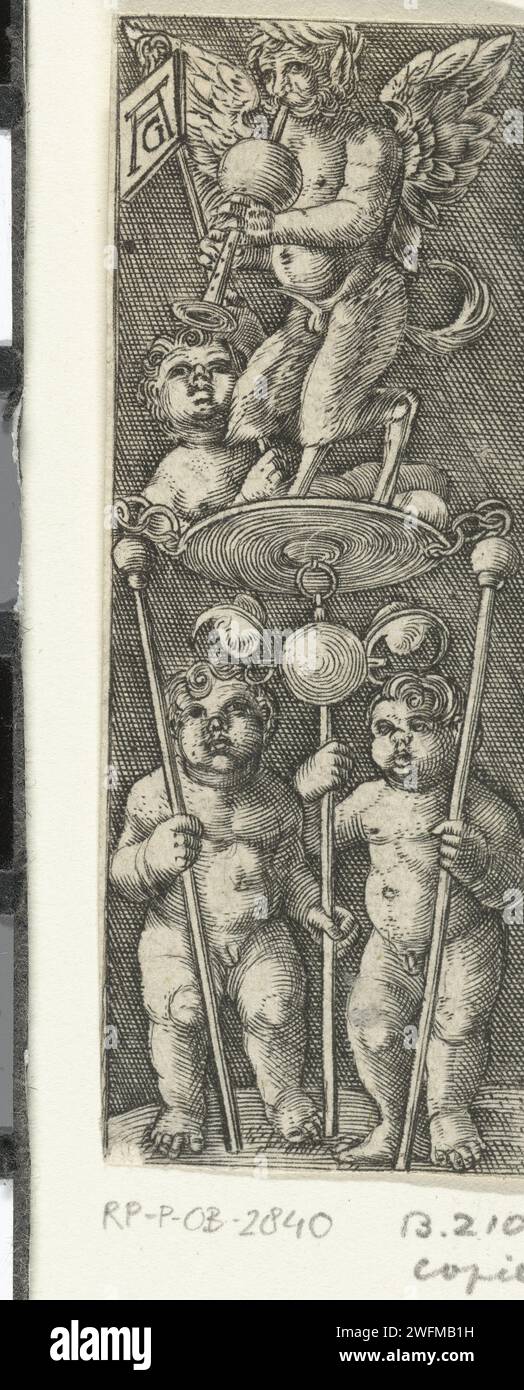 Tre bambini e un Sater alato, Anonimo, dopo Heinrich Aldgrever, 1525 - 1610 stampa decorazione a plat con due ragazzi che tengono uno scudo con bastoni. Sullo scudo c'è un satar alato che suona uno strumento a fiato e un terzo ragazzo con un bastone in mano. Ornamenti per incisione in carta Germania  Art. Bambino. satyr(s) (in generale). una persona che suona lo strumento a fiato Foto Stock