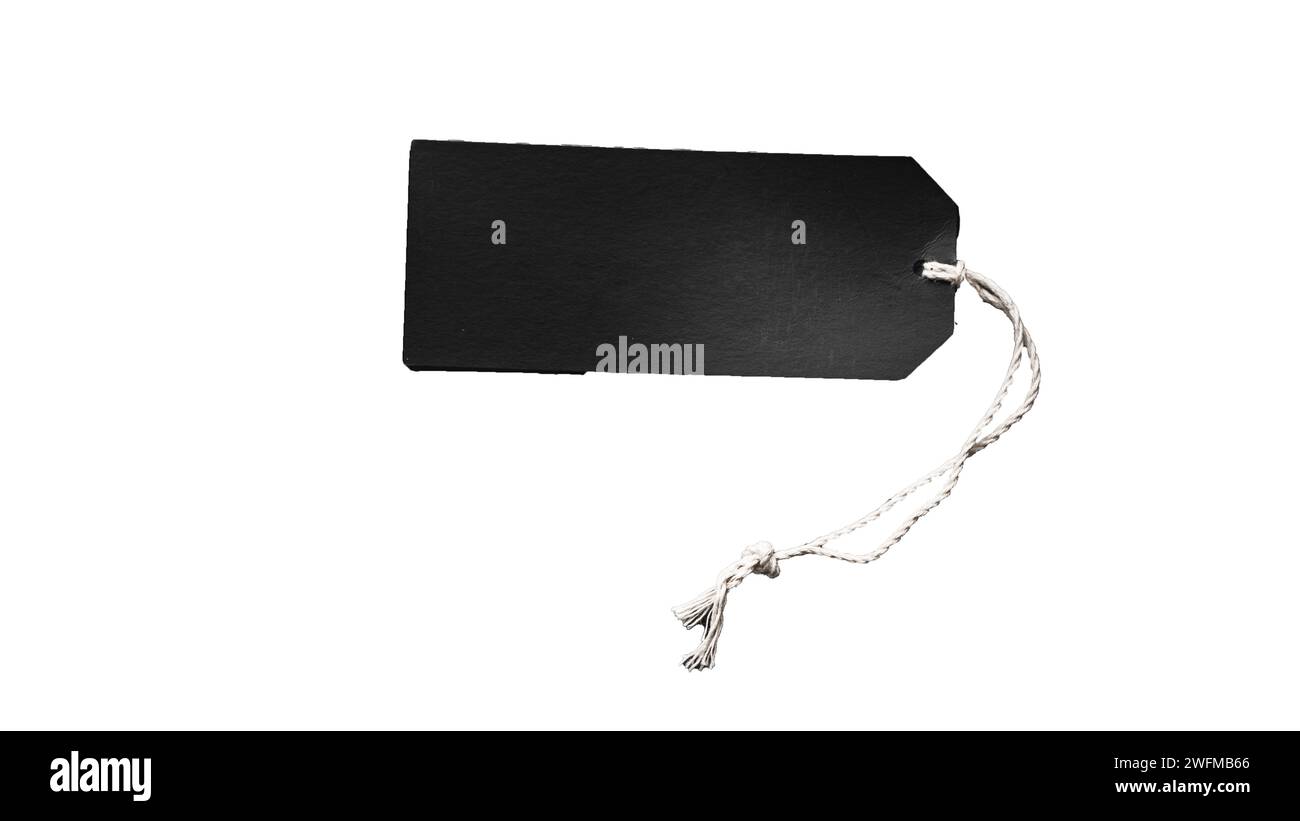 In una composizione pulita e minimalista, un cartellino nero vuoto occupa il centro di un incontaminato sfondo bianco, offrendo una tela versatile per Foto Stock