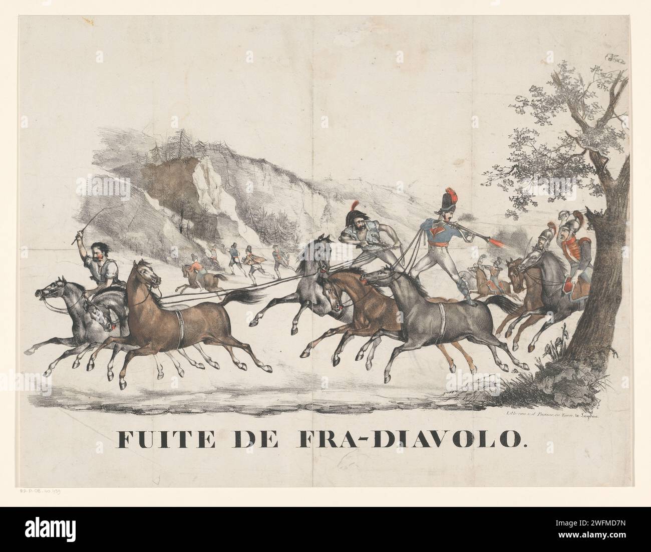 Flight of fra -Diavolo, Anonymous, van der Paauw & Zoon, 1830 - 1840 stampa due uomini in piedi su cavalli sparano ai soldati che li inseguono. Un paesaggio montano sullo sfondo. Volo cartaceo di Leiden, fuga; inseguimento Foto Stock