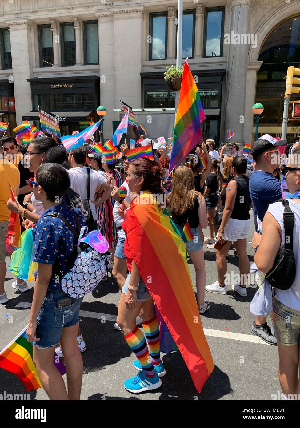 I partecipanti alla World Pride Parade a New York City buon marzo per le strade in occasione della comunità LBGT Foto Stock