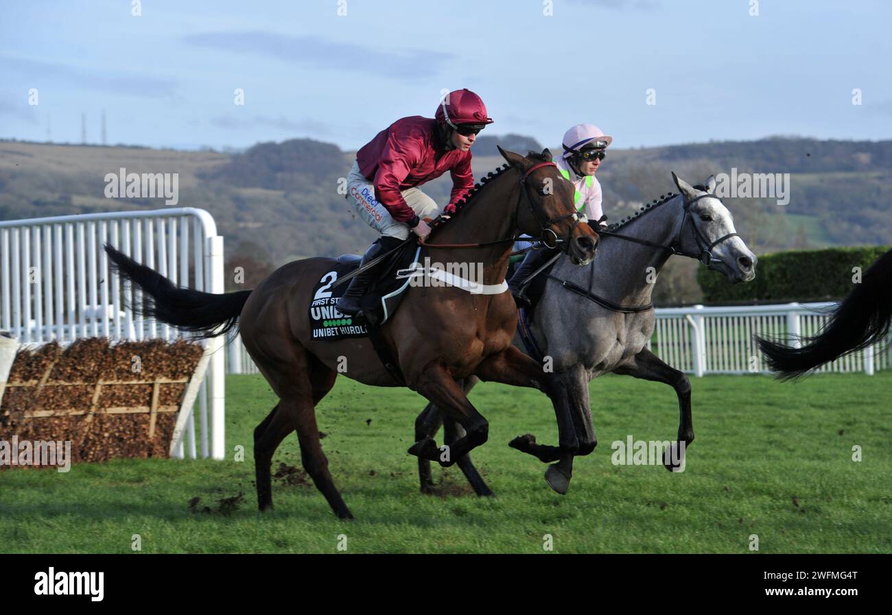 Gara alle 18:00 Unibet hurdle Race (International hurdle Race) L2r First Street guidata da James Bowen e Lossiemouth guidata da Paul Townend jump Foto Stock