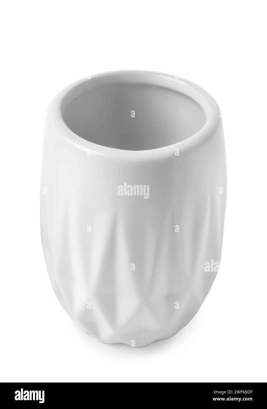 Accessorio bagno. Supporto per spazzolino in ceramica isolato su bianco Foto Stock