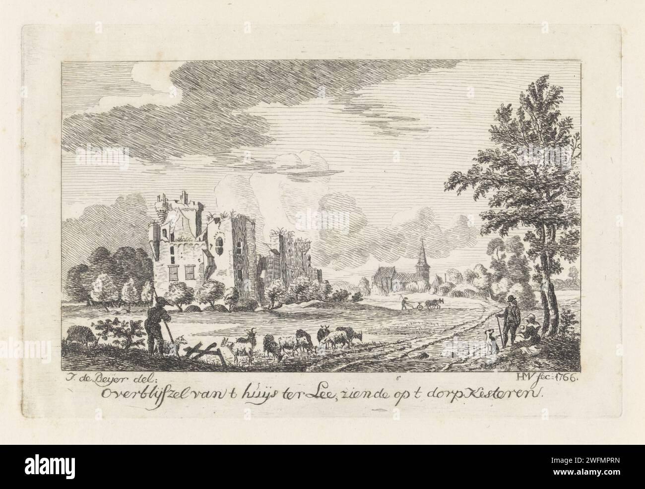 Vista delle rovine della casa ter Lede, Kesteren, Hendrik van Maarseveen, dopo Jan de Beijer, stampa del 1766 veduta delle rovine della casa ter Lede, Kesteren, con un pastore in primo piano davanti a una mandria di pecore e un paio con un cane che riposa vicino a un albero. Sullo sfondo un contadino aratoio e una chiesa all'orizzonte. Sotto lo spettacolo il titolo in una regola in olandese. Amsterdam carta che incide paesaggio con rovine. Guida del bestiame, guida del bestiame House ter Lede Foto Stock