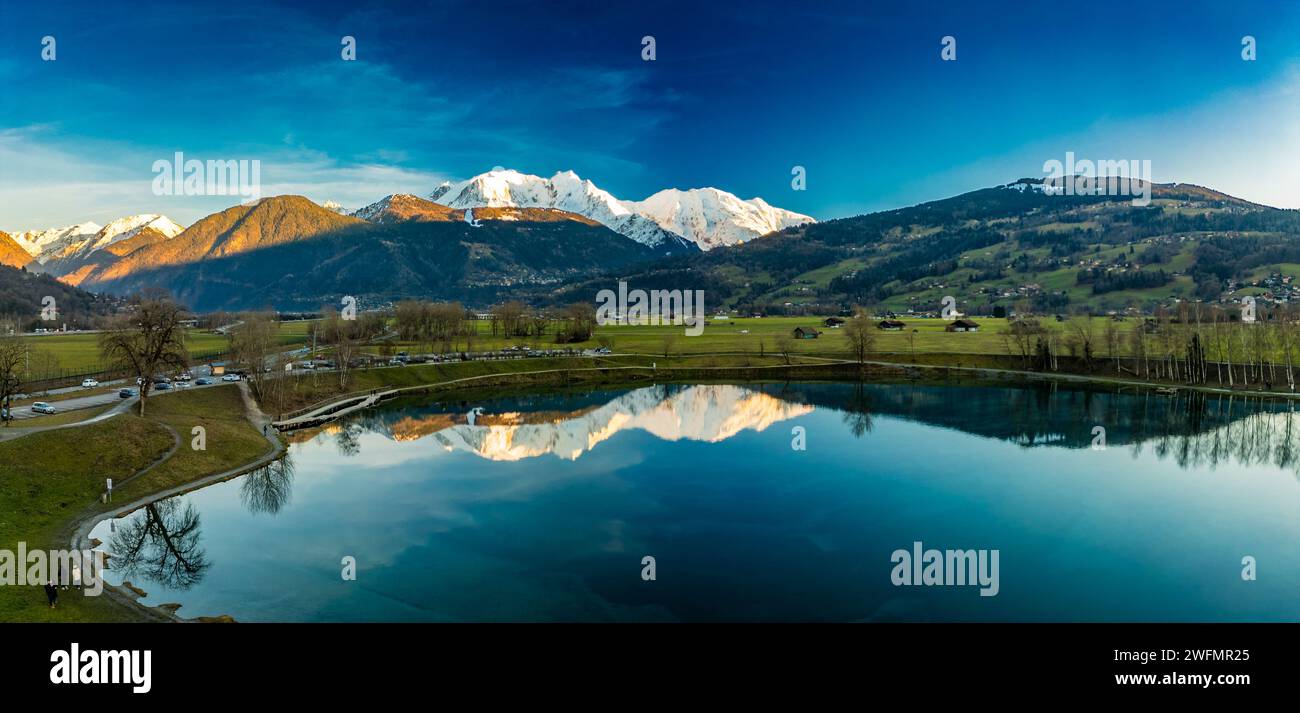 Vista aerea del lago Lac de Passy a Domancy, base de Loisirs, Francia Foto Stock