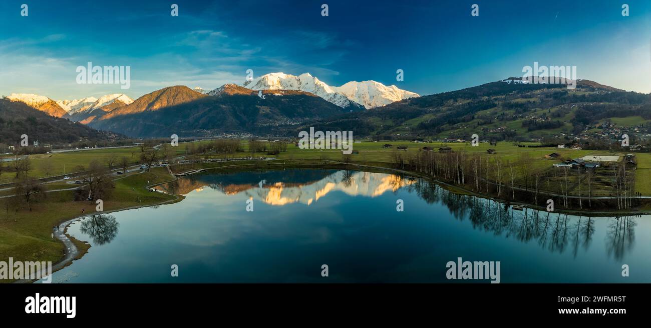 Vista aerea del lago Lac de Passy a Domancy, base de Loisirs, Francia Foto Stock