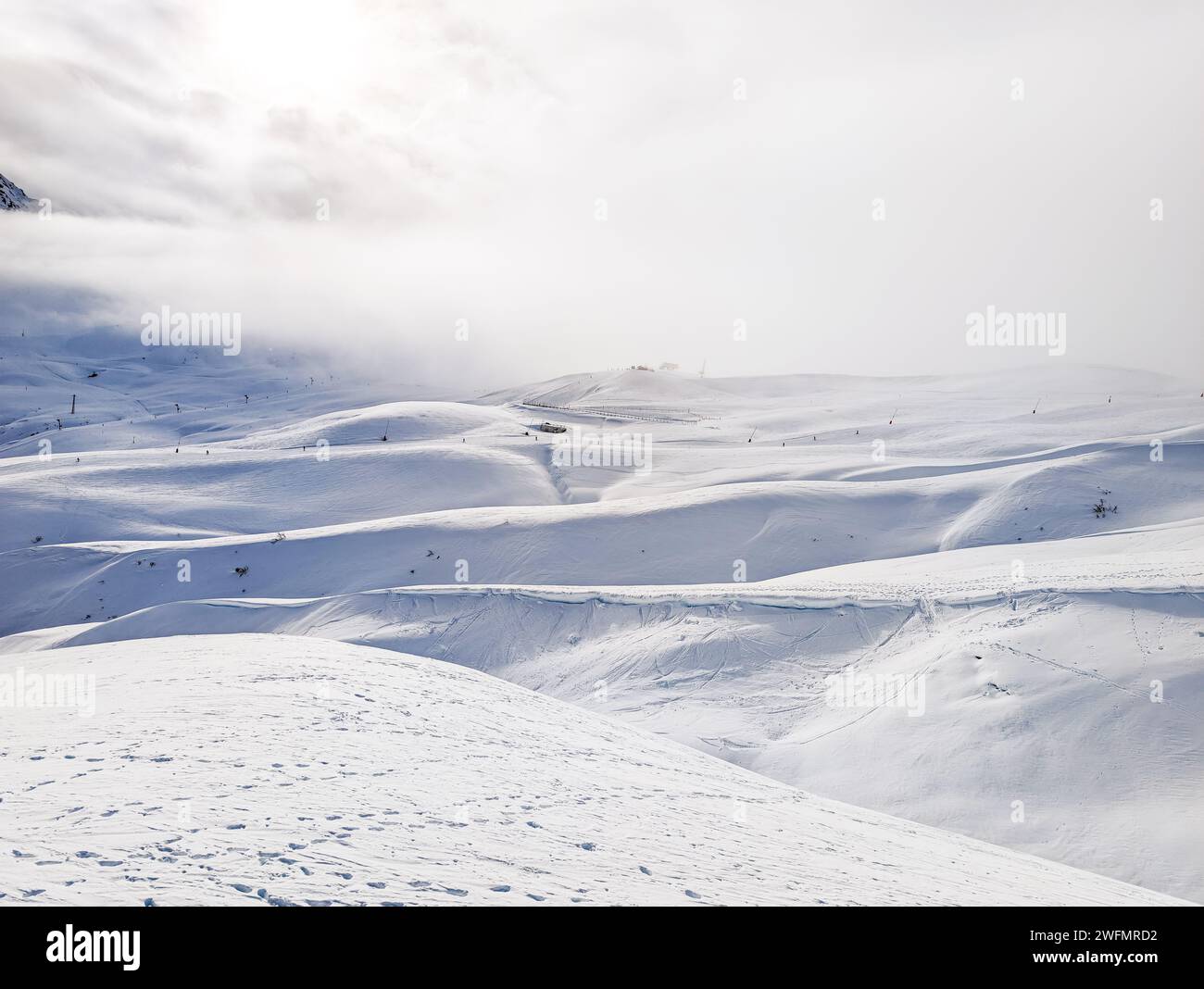 Montagne invernali e sci a Les Contamines Montjoie, alpi francesi. Foto Stock