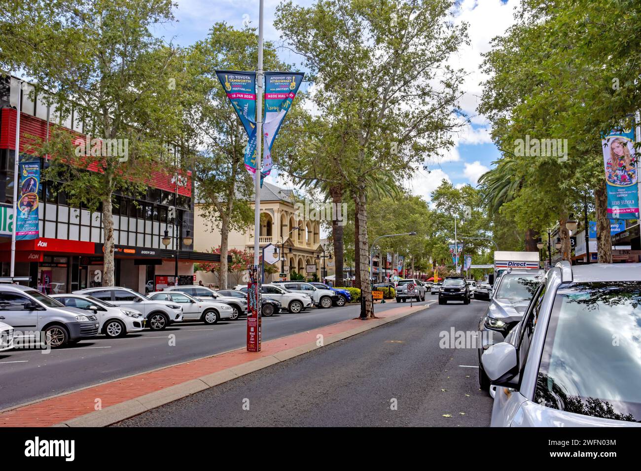Auto parcheggiate a Peel Street, Tamworth, Australia Foto Stock