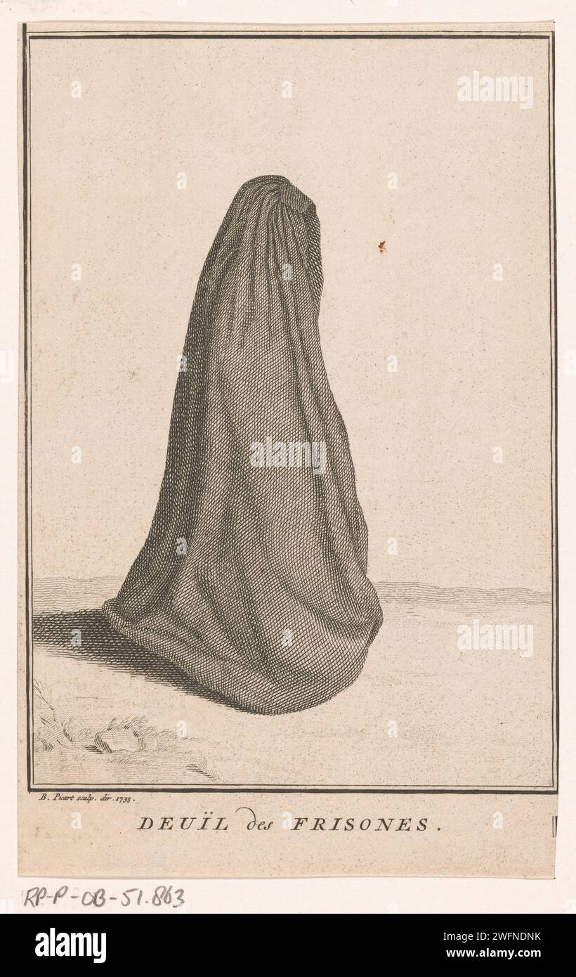 Costume di lutto di un Friezin, Bernard Picart, 1733 stampa abiti di lutto indossati dalle donne frisone. Mantello lungo o cappuccio che copre completamente il corpo. Abito in lutto per incisione/incisione in carta olandese. vestiti, costume (+ abiti da donna) Foto Stock