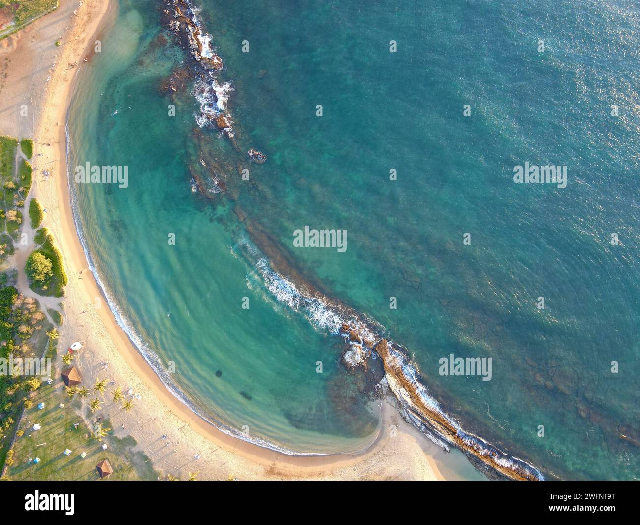 Foto aerea della costa rocciosa sul lato sud di kauai Foto Stock