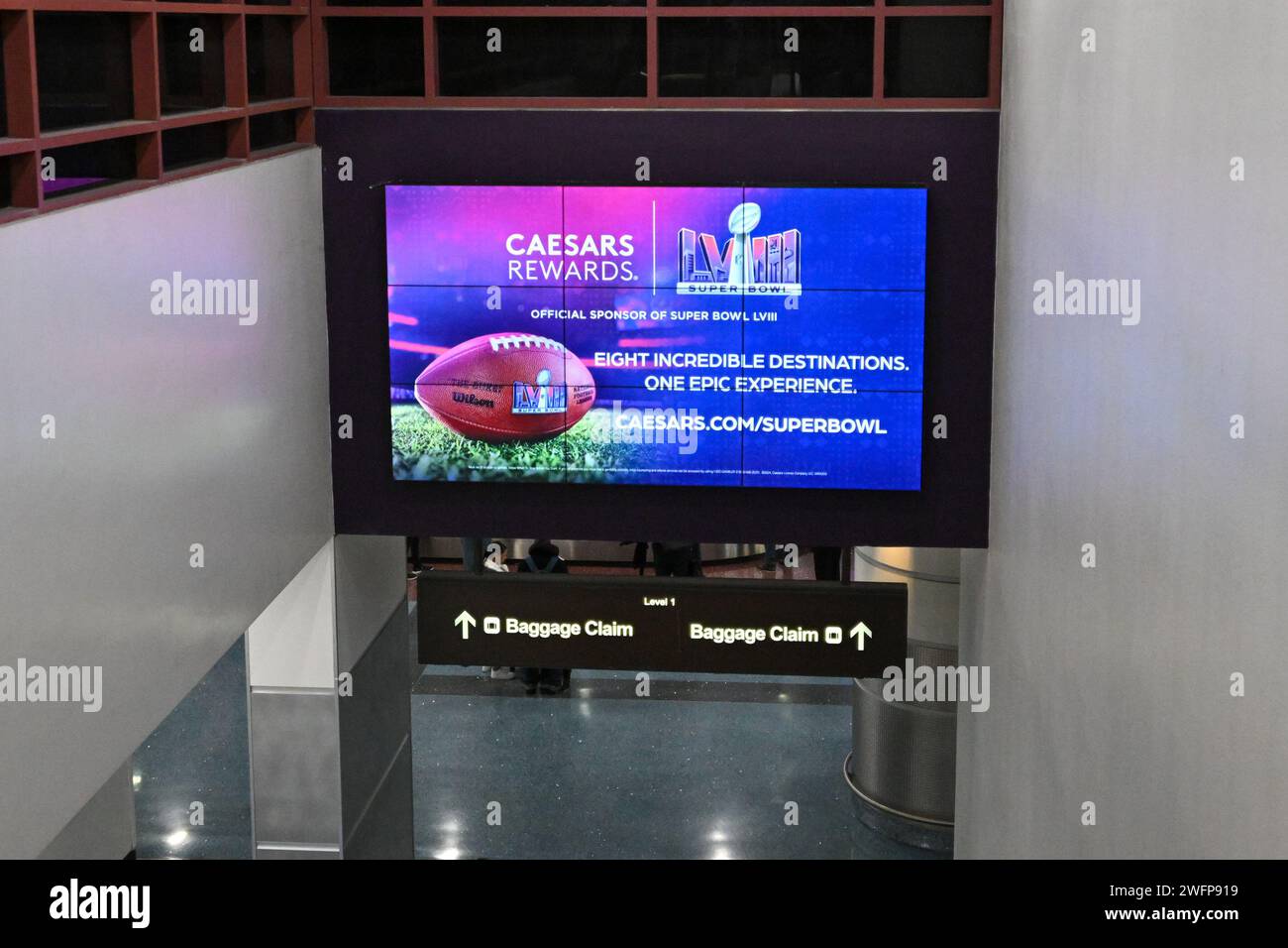 La segnaletica per l'aeroporto internazionale Harry Reid promuove il Super Bowl, martedì 30 gennaio 2024, a Las Vegas. I San Francisco 49ers sono pronti a farlo Foto Stock