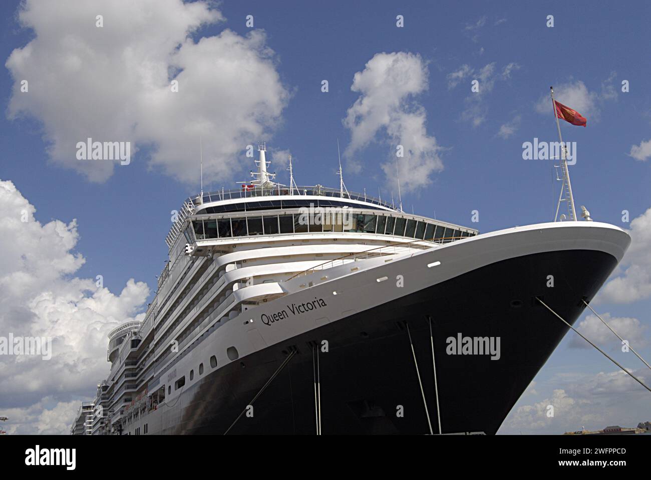 Copenaghen / Danimarca.  Nave da crociera Queen Victoria Duck a langeline kaj oggi il 31 luglio 2013 (Foto di Francis Joseph Dean/Deanpictures) Foto Stock