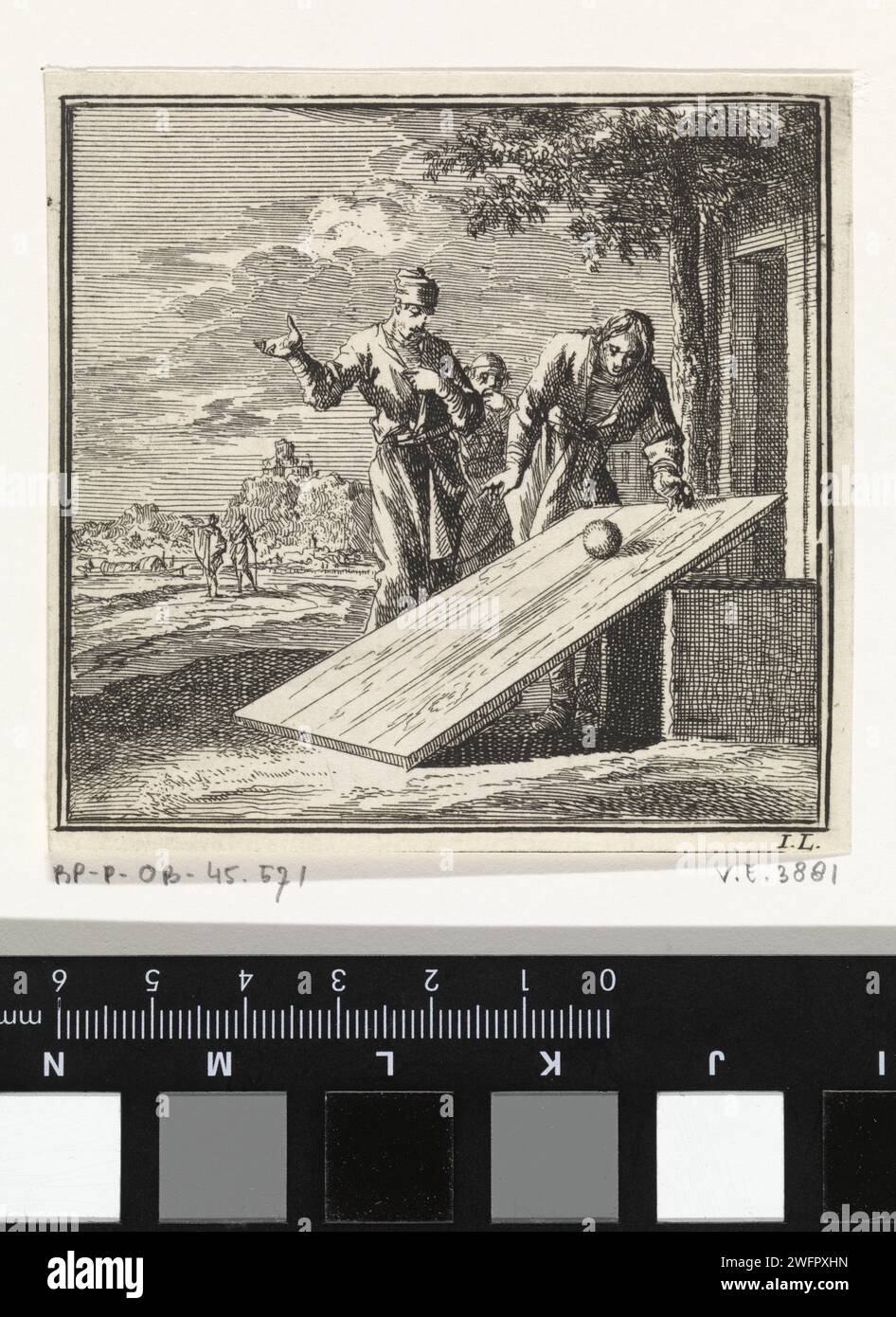 Due uomini hanno fatto rotolare una palla su uno scaffale, Jan Luyken, 1711 giochi di carte Amsterdam in cui viene lanciata la palla o la ciotola. tavola, tavola  materiale da costruzione Foto Stock