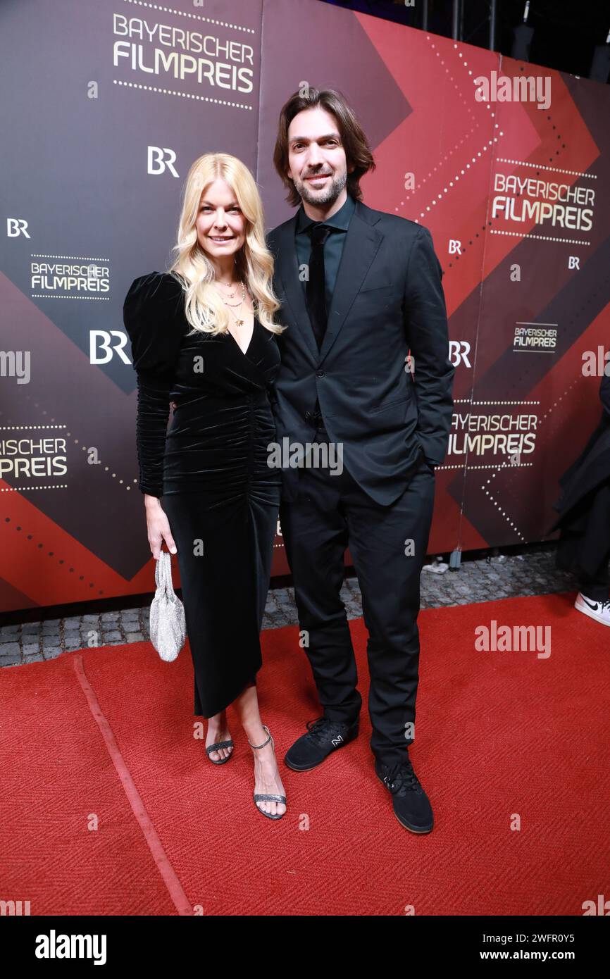 Tina Kaiser und Max Wiedemann bei der Verleihung des 45. Bayerischen Filmpreises 2023 im Prinzregententheater. München, 19.01.2024 Foto Stock