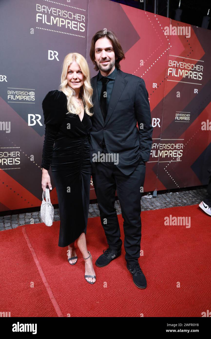 Tina Kaiser und Max Wiedemann bei der Verleihung des 45. Bayerischen Filmpreises 2023 im Prinzregententheater. München, 19.01.2024 Foto Stock