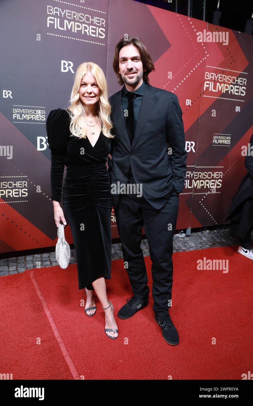 Tina Kaiser und Max Wiedemann bei der Verleihung des 45. Bayerischen Filmpreises 2023 im Prinzregententheater. München, 19.01.2024 Foto Stock