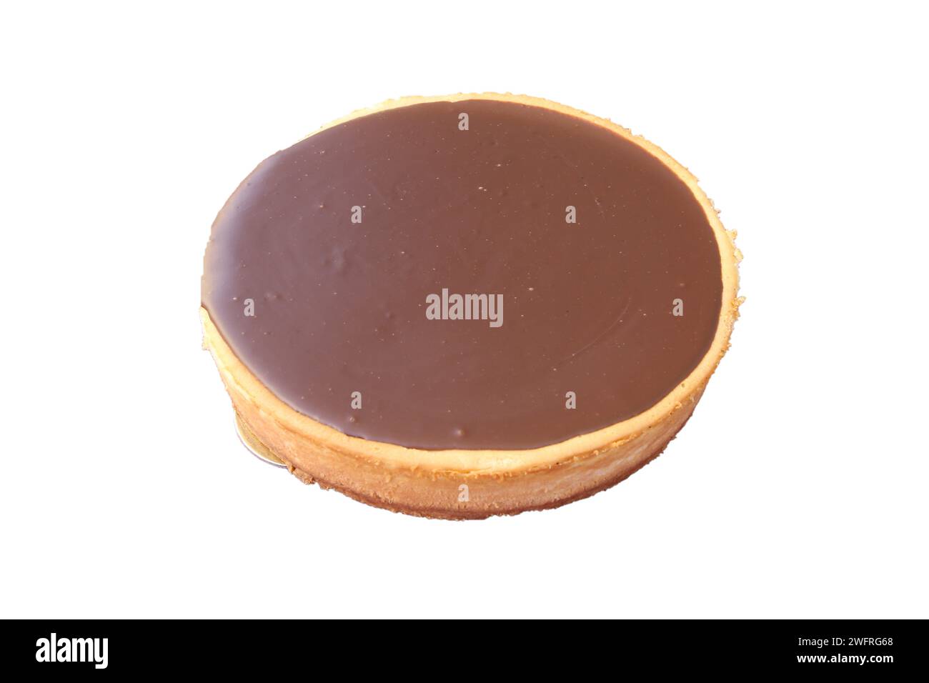 cheesecake rotonda al cioccolato isolata su sfondo bianco Foto Stock