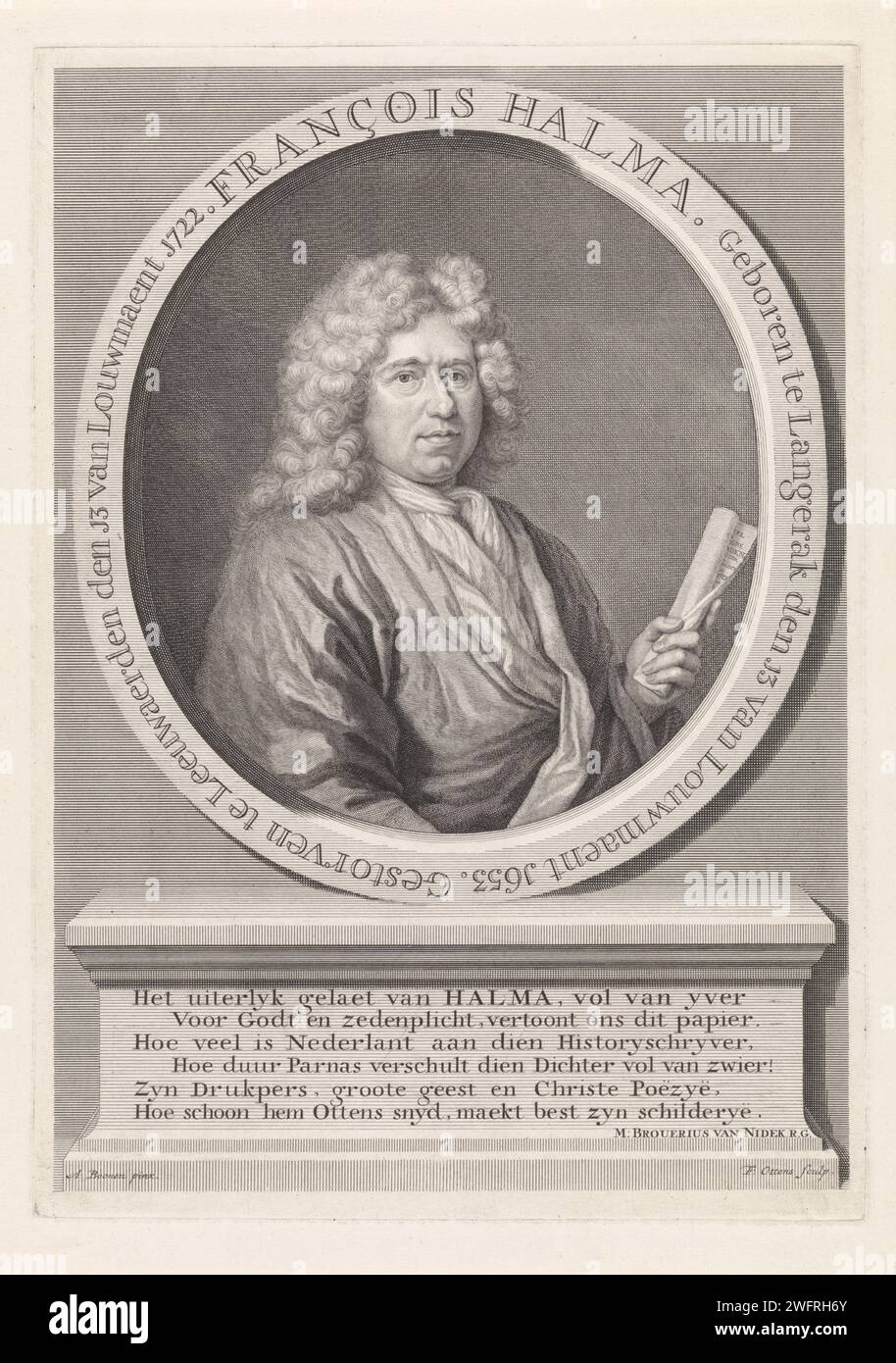 Ritratto dell'editore - allievo Francesco Halma, Frederik Ottens, dopo Arnold Boonen, 1722 - 1724 stampa Ritratto di Francesco Halma in Ovaal con bordo. Sotto il ritratto su un piedistallo di pietra una lode su Halma di M. Brouërius van Nidek in cui risponde al lavoro di Halmas come editore e al ritratto dipinto di Halma di A. Boonen. Pubblicazione di incisioni/incisioni su carta di Amsterdam, editore (+ ritratto di studioso, scienziato) Foto Stock