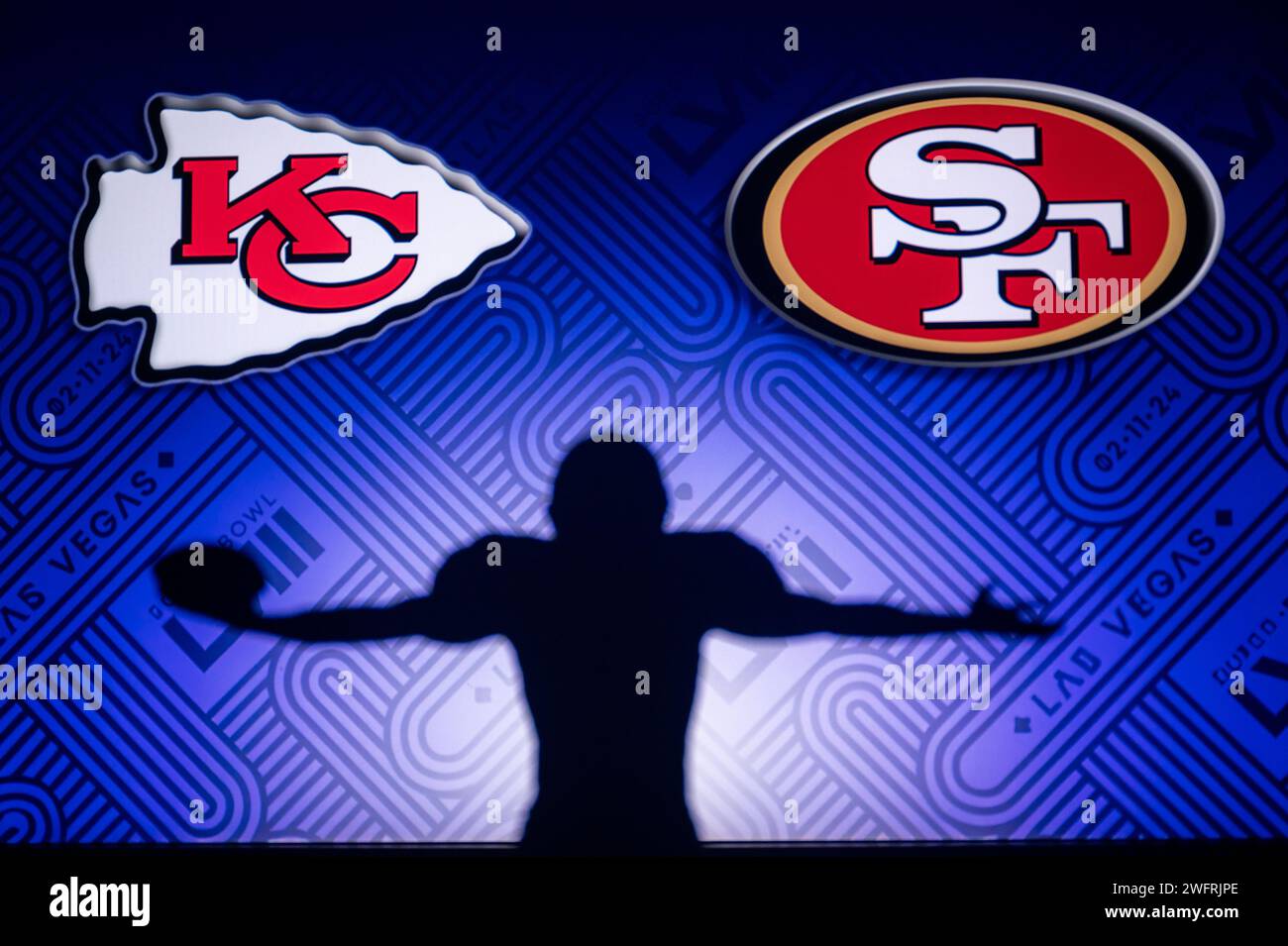 LAS VEGAS, NEVADA, USA, 29 GENNAIO 2024: Giocatore di football americano silhouette Super Bowl LVIII, 58° Super Bowl, Kansas City Chiefs vs. San FR Foto Stock