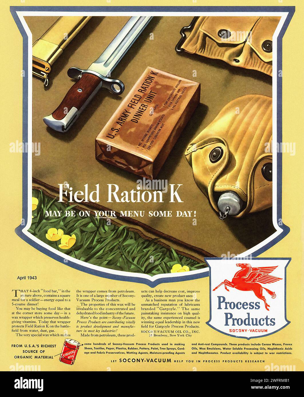 "U.S. Army Field ration K", "Process Products", "Field ration K may be on your menu some day", "from U.S.A.'s Finest Organic source of materials" questa è una pubblicità vintage dell'era della seconda guerra mondiale per Field ration K, un prodotto alimentare militare degli Stati Uniti. L'annuncio è a forma di scudo con bordo blu e sfondo giallo chiaro. È dotato di un coltello, una forchetta e un pacchetto di Field Ration K, marrone con scritte bianche. Il coltello e la forchetta sono argentati con manici in legno. L'annuncio include anche un logo rosso con la scritta "Process Products" sopra di esso. Il testo sul Foto Stock