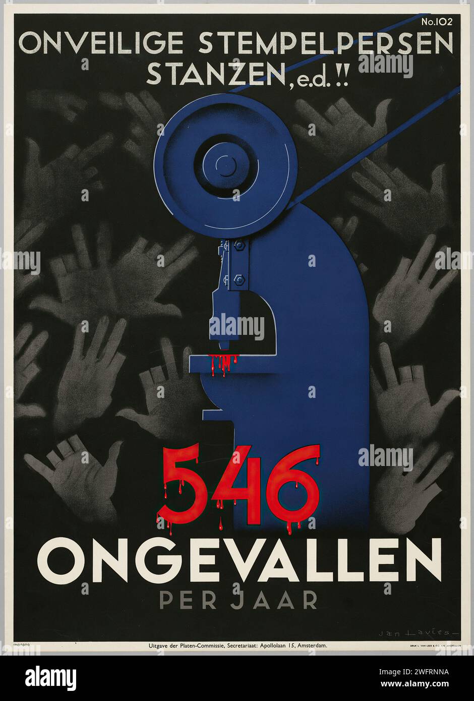 "ONVEILIGE STEMPELPERSEN STANZEN, e.d.!!! 546 ONGEVALLEN PER JAAR' 'STAMPAGGIO NON SICURO PRESSE FUSTELLATRICI, ECC.!! 546 INCIDENTI all'ANNO "Vintage Dutch Advertising" Un'immagine grafica blu e nera che mostra una grande pressa con le mani che lo raggiungono e numeri rossi, indicativi di pericolo, in un audace design modernista. Foto Stock