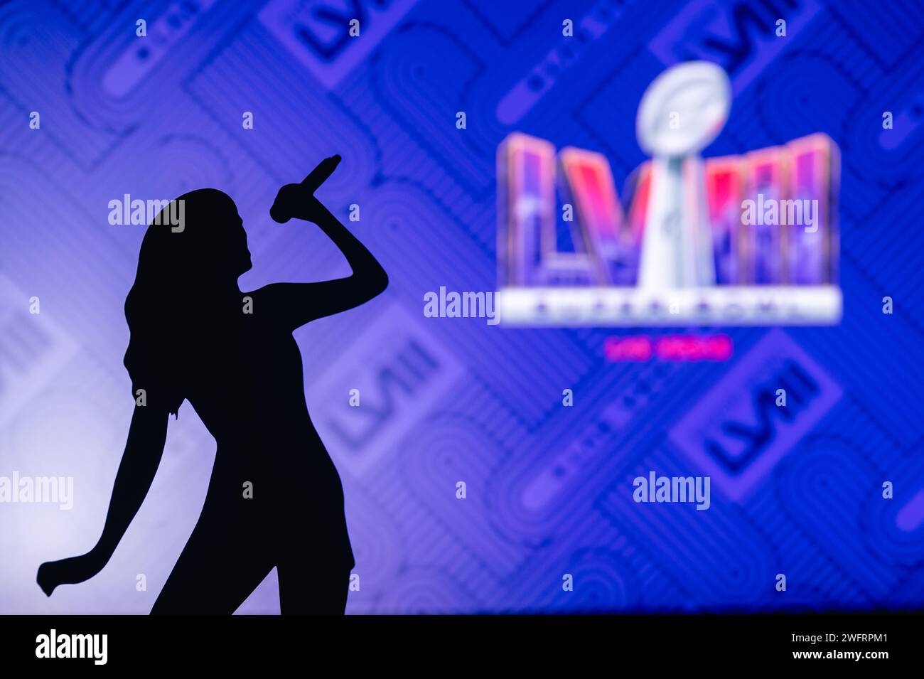 LAS VEGAS, NEVADA, USA, 29 GENNAIO 2024: Taylor Swift silhouette al Super Bowl LVIII, Kansas City Chiefs vs. I San Francisco 49ers all'Allegiant sta Foto Stock