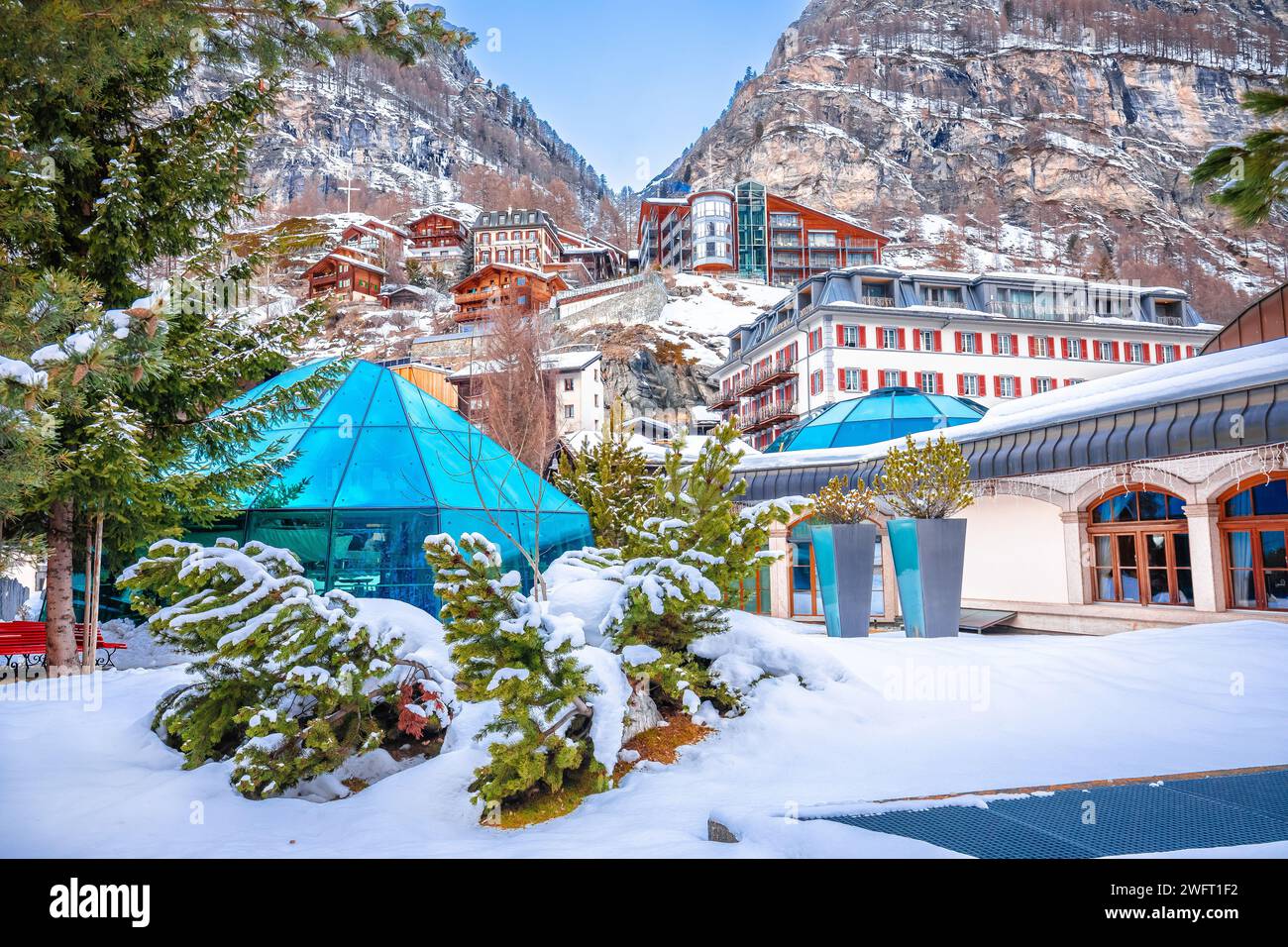 Idilliaco villaggio di Zermatt View, destinazione invernale di lusso in Svizzera Foto Stock