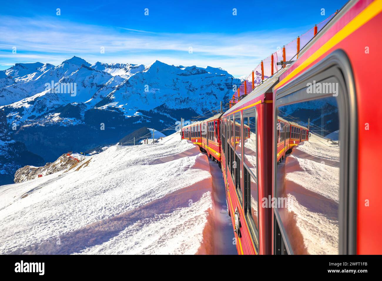 Ferrovia alpina Eigergletscher fino a Jungrafujoch vista dal treno, regione svizzera dell'Oberland Berner Foto Stock