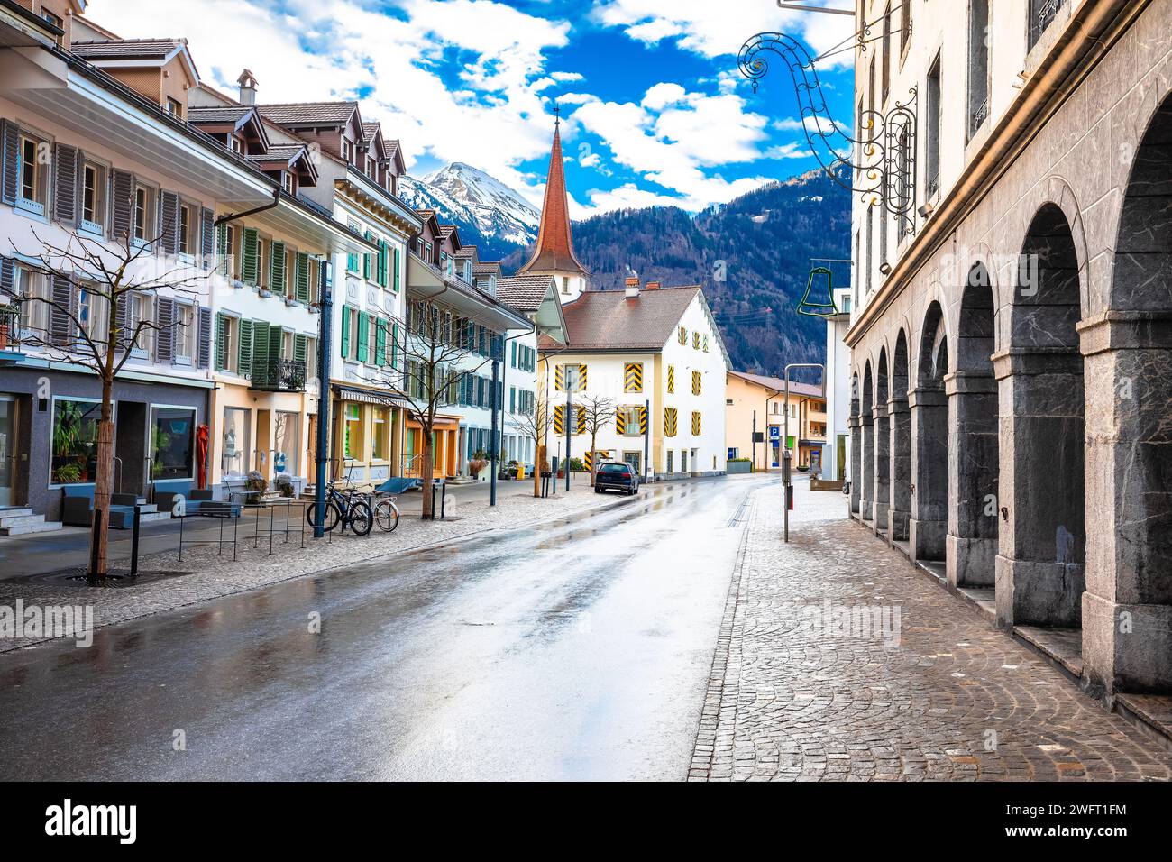 Vista sulla città di Interlaken, regione svizzera dell'Oberland Berner Foto Stock
