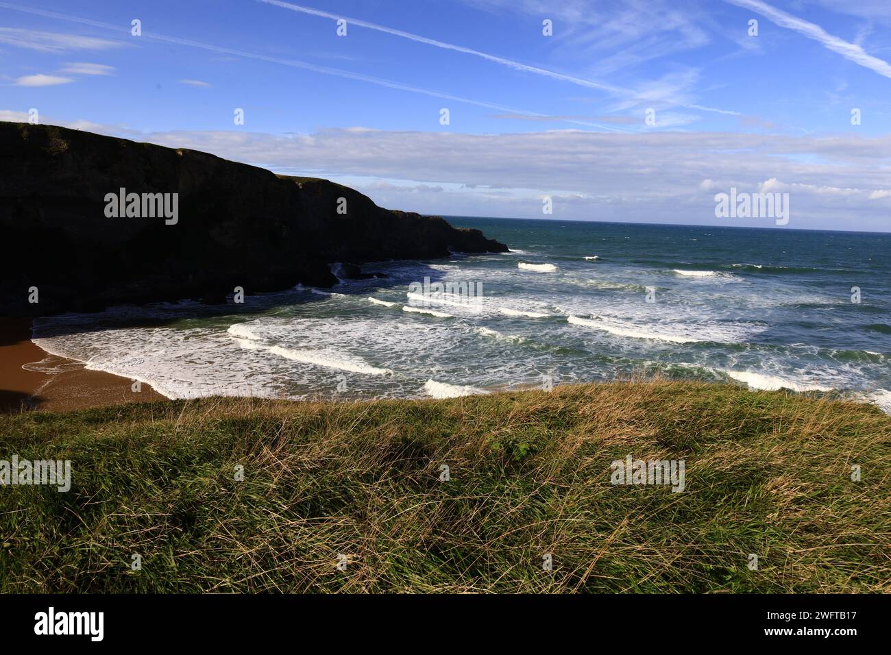 Vista sulla spiaggia di Langre nella provincia della Cantabria in Spagna. Foto Stock