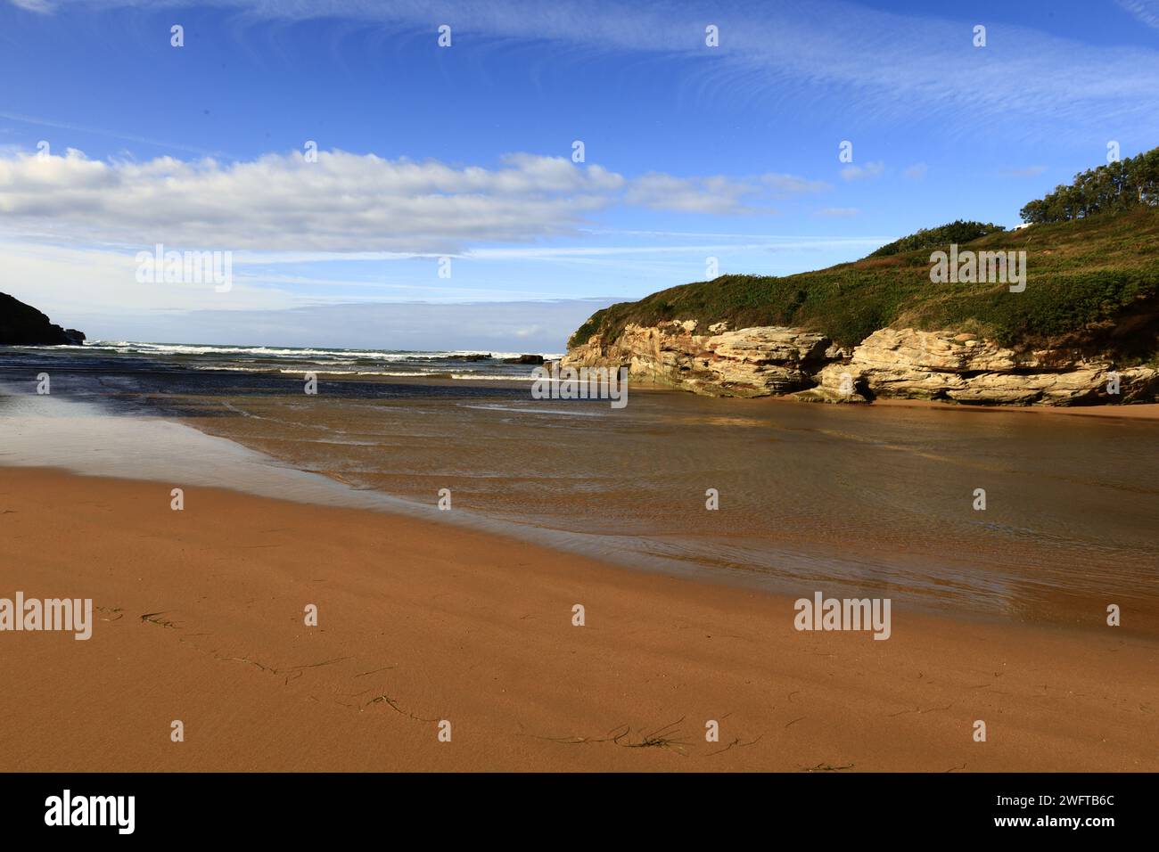 Vista sulla spiaggia di Somo nella provincia della Cantabria in Spagna. Foto Stock
