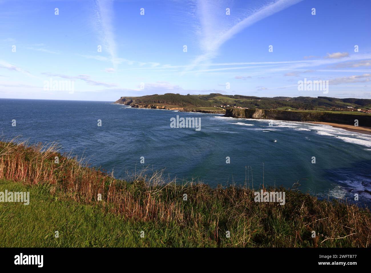 Vista sulla costa della provincia della Cantabria in Spagna. Foto Stock