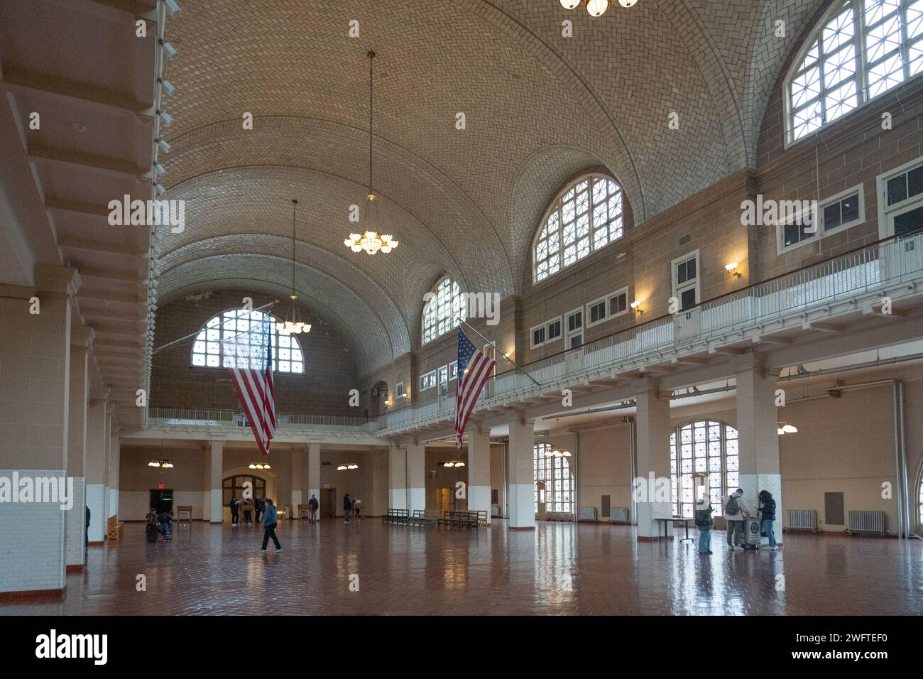 La sala del registro all'Ellis Island Museum of Immigration a New York. Data foto: Venerdì 26 gennaio 2024. Foto: Richard Gray/Alamy Foto Stock