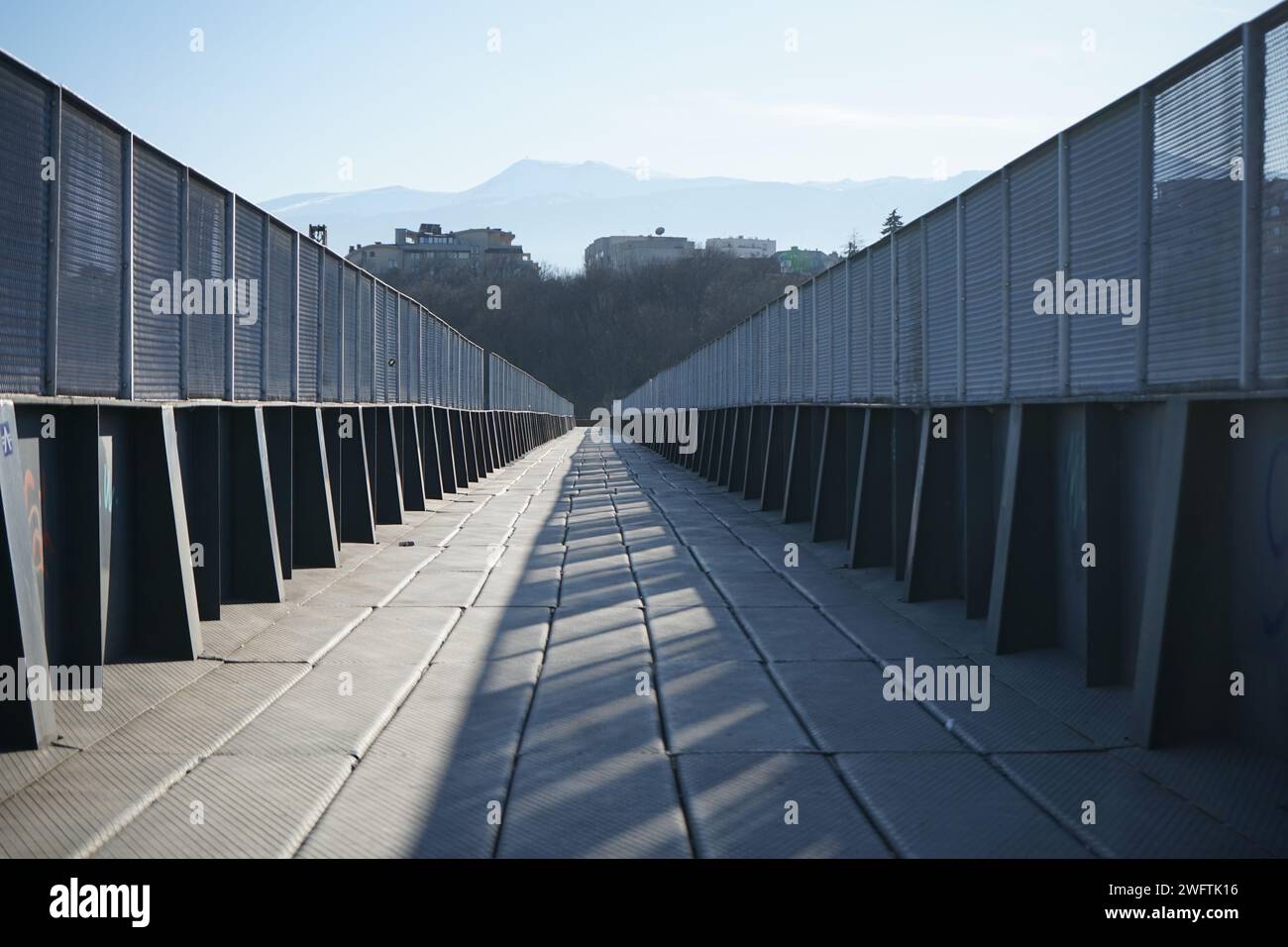 Il vecchio ponte in acciaio Foto Stock
