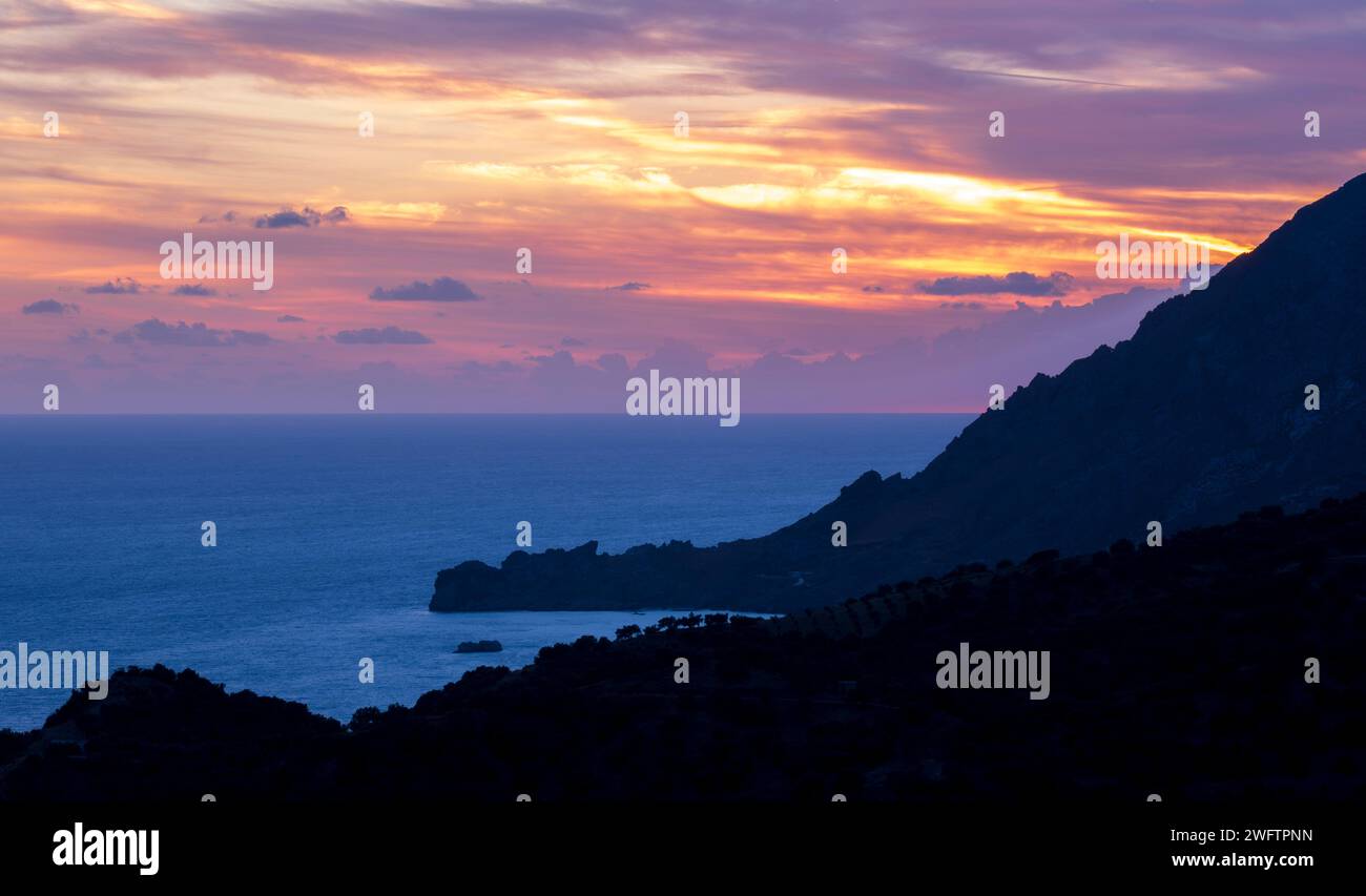 Tramonto spettacolare sulla costa di Plakias, costa sud di Creta Foto Stock