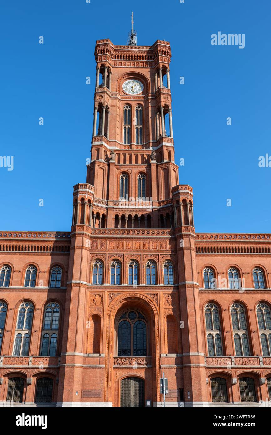 Rotes Rathaus Municipio Rosso, il municipio di Berlino in Germania, punto di riferimento in stile neo-rinascimentale dal 1869. Foto Stock