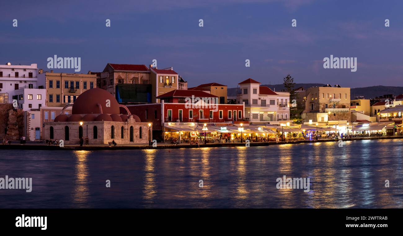 Porto veneziano di Chania al crepuscolo, Creta Foto Stock