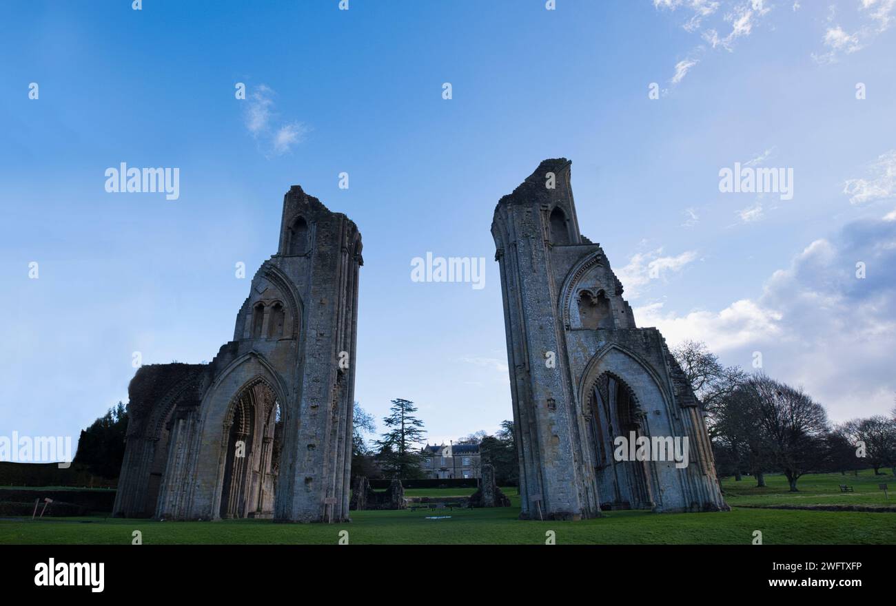 I moli quasi simmetrici per la grande chiesa dell'abbazia di Glastonbury Foto Stock