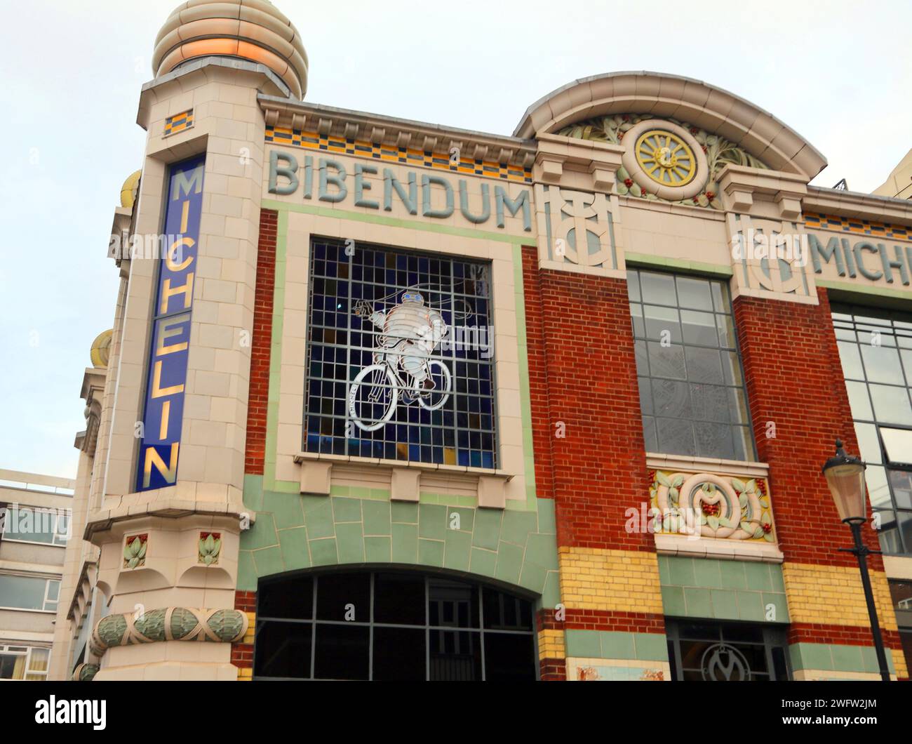 Michelin House Fulham Road Londra Inghilterra il primo quartier generale permanente del Regno Unito e il deposito pneumatici per l'edificio classificato di grado II, ora convertito in Foto Stock