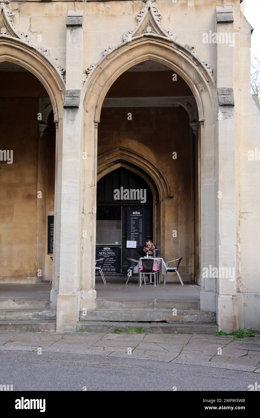 St Luke's Church and Cafe Portico Sydney Street Chelsea Londra Inghilterra Foto Stock