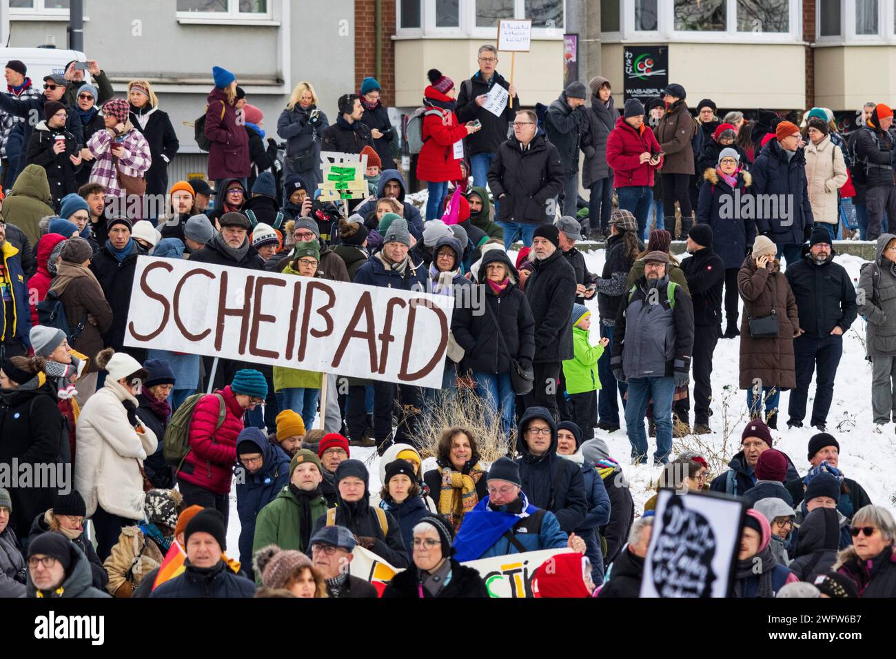 Colonia, Germania. La gente protesta contro il partito AfD di destra, alternative für Deutschland, avendo avuto colloqui con i neo-nazisti di estrema destra. Foto Stock