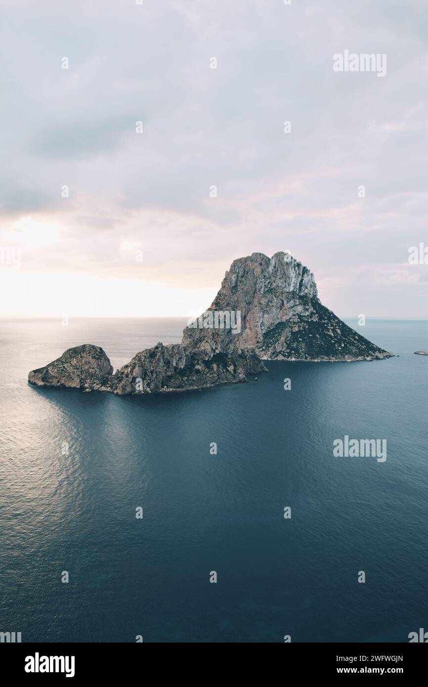 Isola di es Vedra situata a Ibiza in Spagna il 15 febbraio 2023 Foto Stock