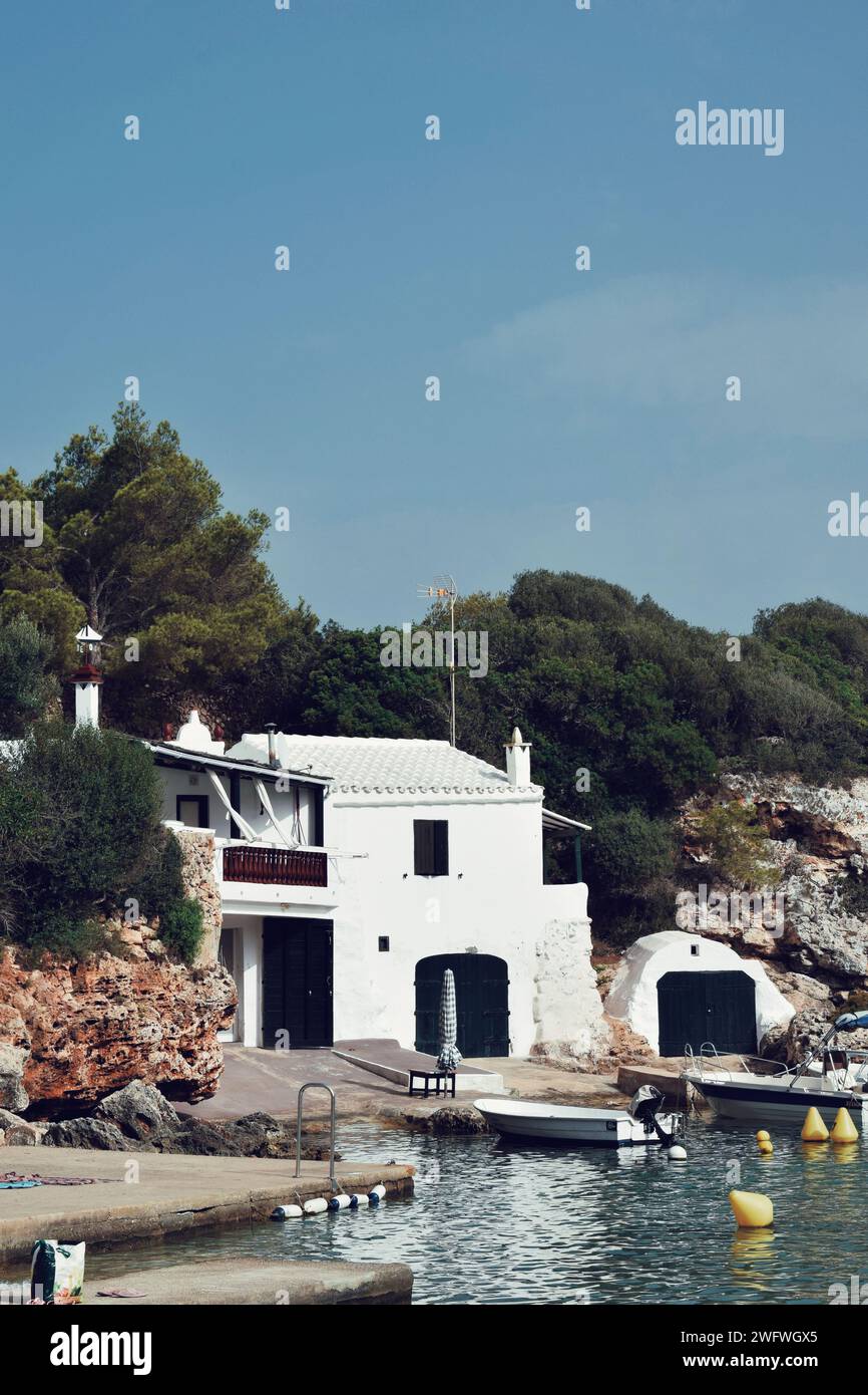 Piccola casa di città a Minorca in Spagna il 7 agosto 2021 Foto Stock